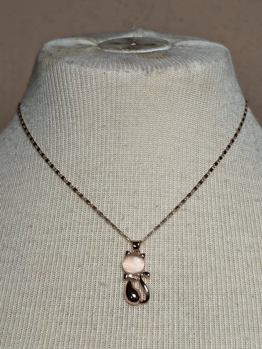 Pink stone Cat Pendant Necklace NWOT